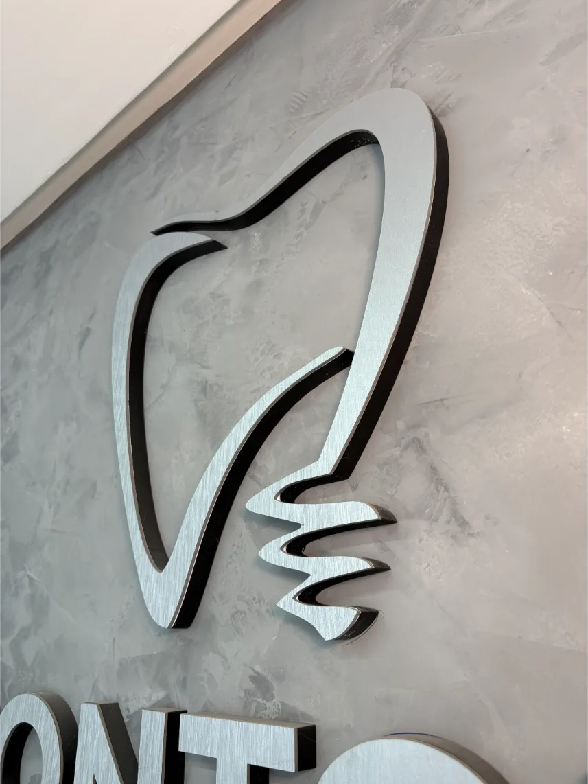 logo na parede (2)