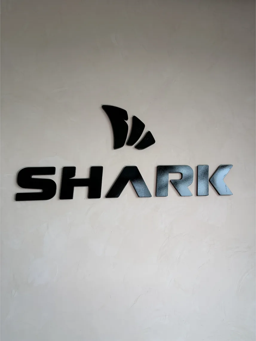 logo na parede (4)